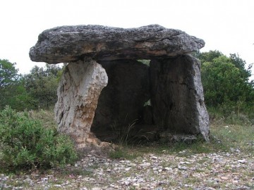Дольмен Pradeches — Pradinas