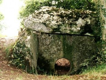 Дольмен Pierre aux Fees — Passage grave Villers-St-Sépulcre