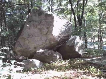 Камень Manitou — Holliston Rock