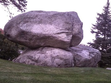 Камень Холлистон — Balancing Rock Holliston