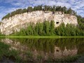 Дырявыи? камень на реке Чусовои?