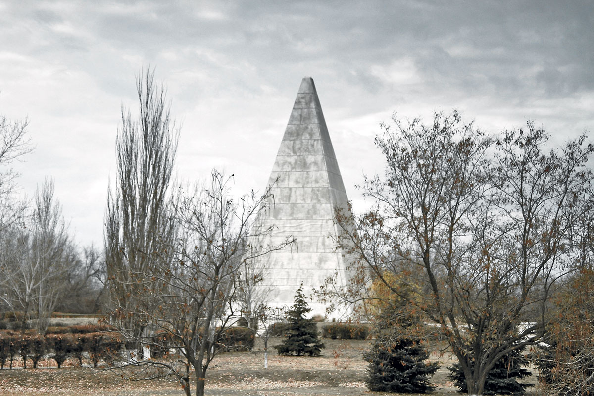 Астраханская пирамида Голода12