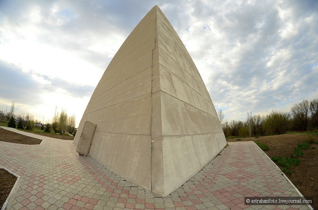 Астраханская пирамида Голода3