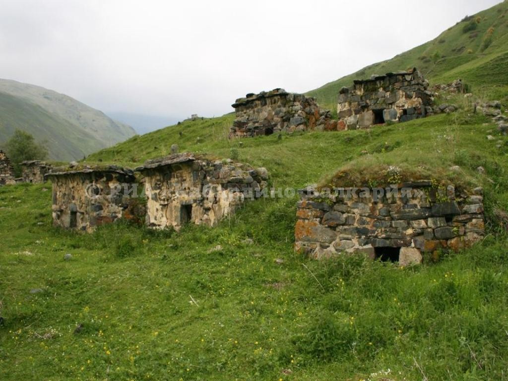 Полу подземные склепы, Куртатинское ущелье Северная Осетия