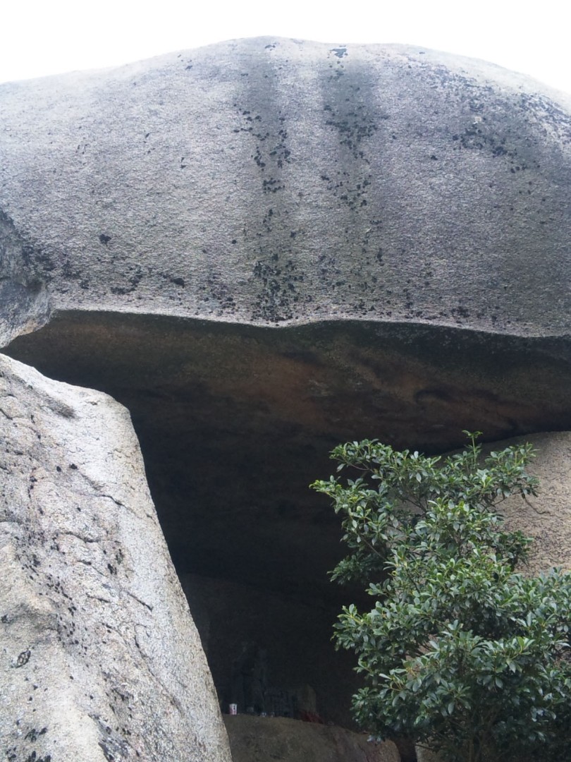 dolmen_trilith_Mt_Misena