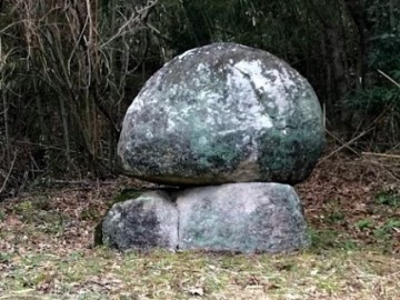 Балансирующий камень Сагата Синититё