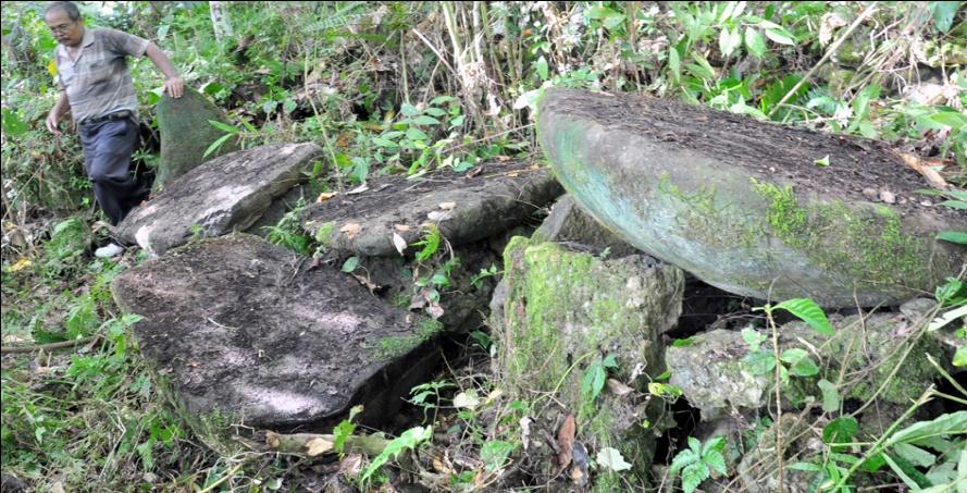  TRAVLR Indonesia Situs Batu Megalit Saita Garamba