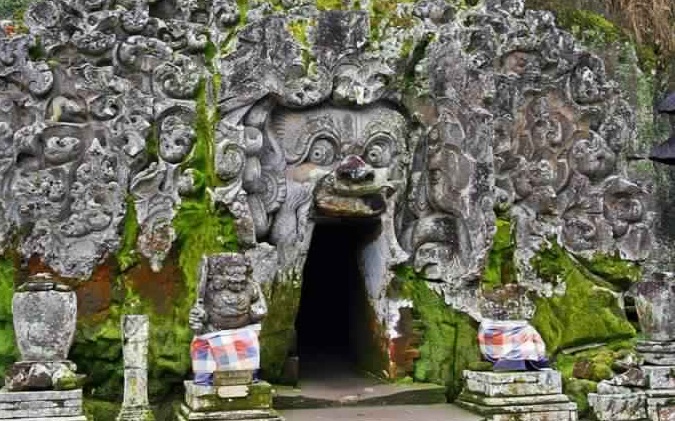  Alamy The ancient temple of Pura Gua Gajah in Bali Island