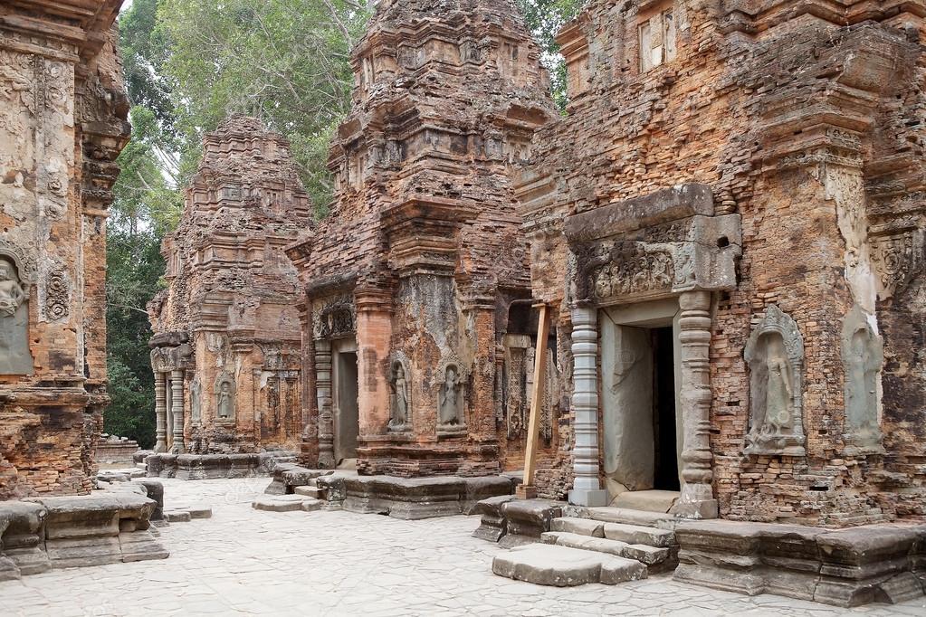 Кхмерскии? храм Преа Ко