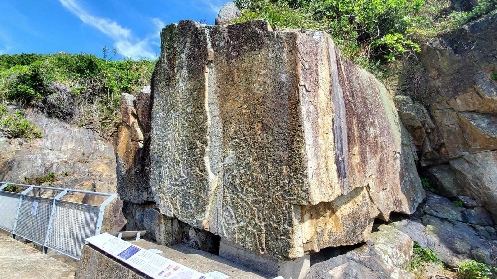 rock carving that can be found at Tung Lung Chau