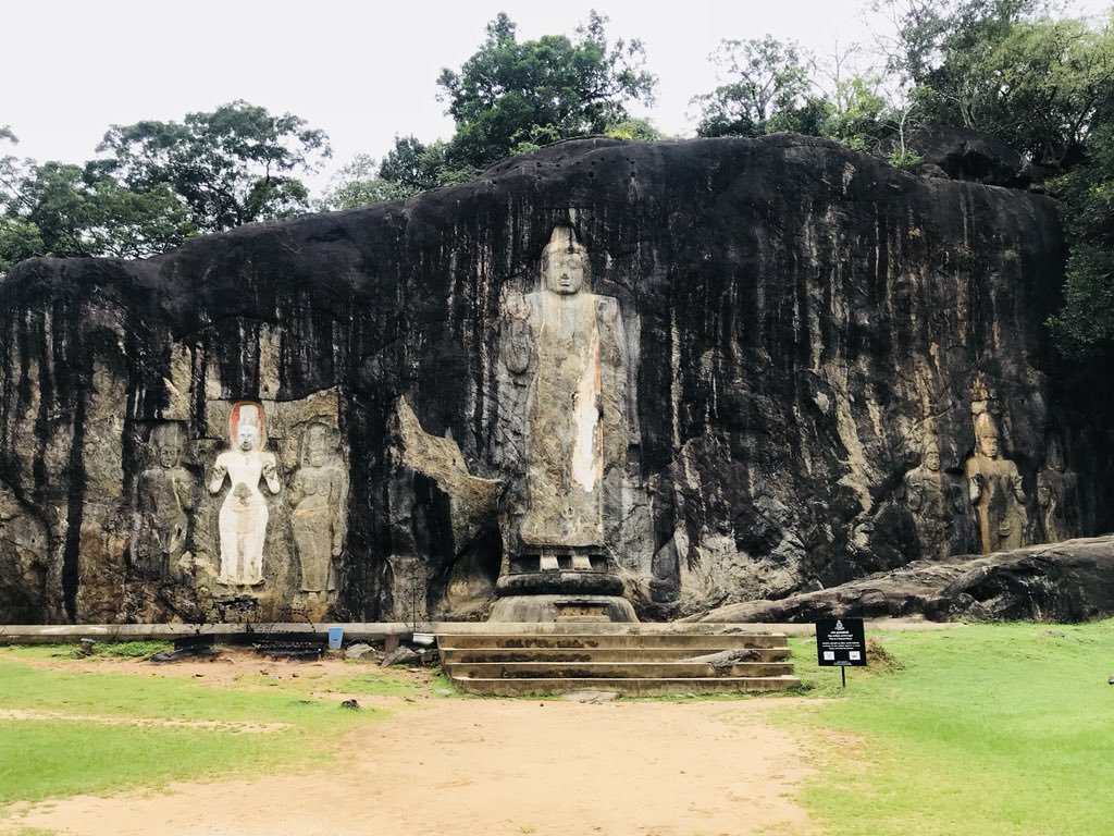 Buduruwagala-Buddha-Statue-007