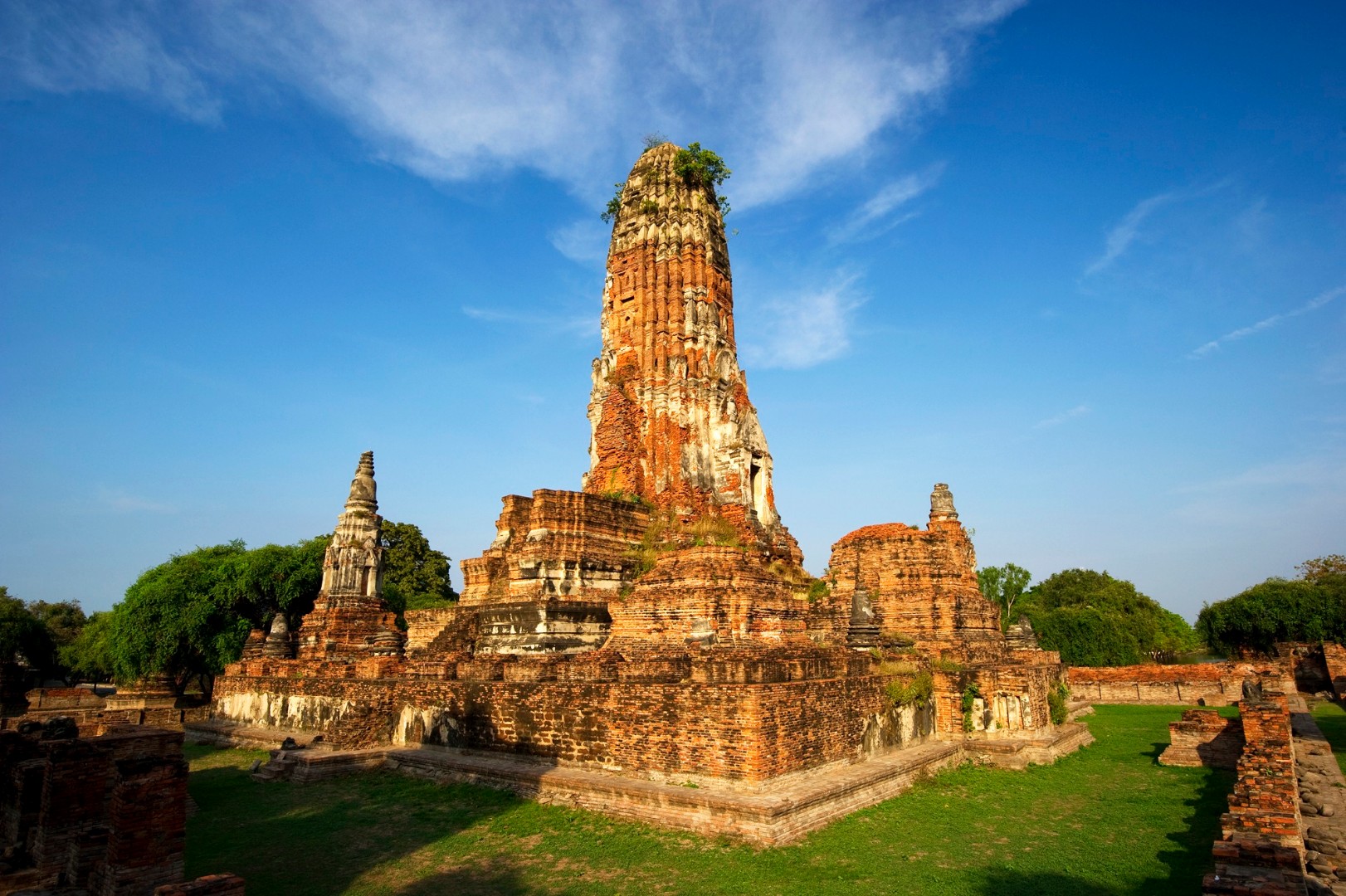 Prang-Wat-Phra-Ram-03