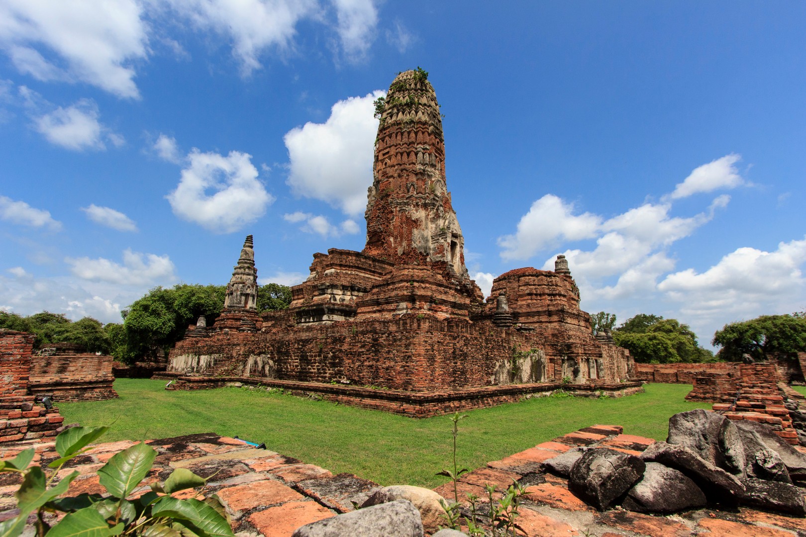 Prang-Wat-Phra-Ram-09