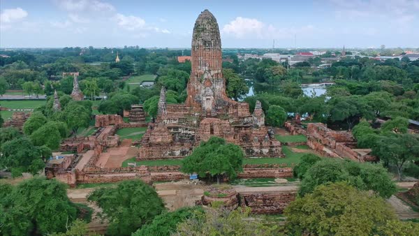 Prang-Wat-Phra-Ram-02