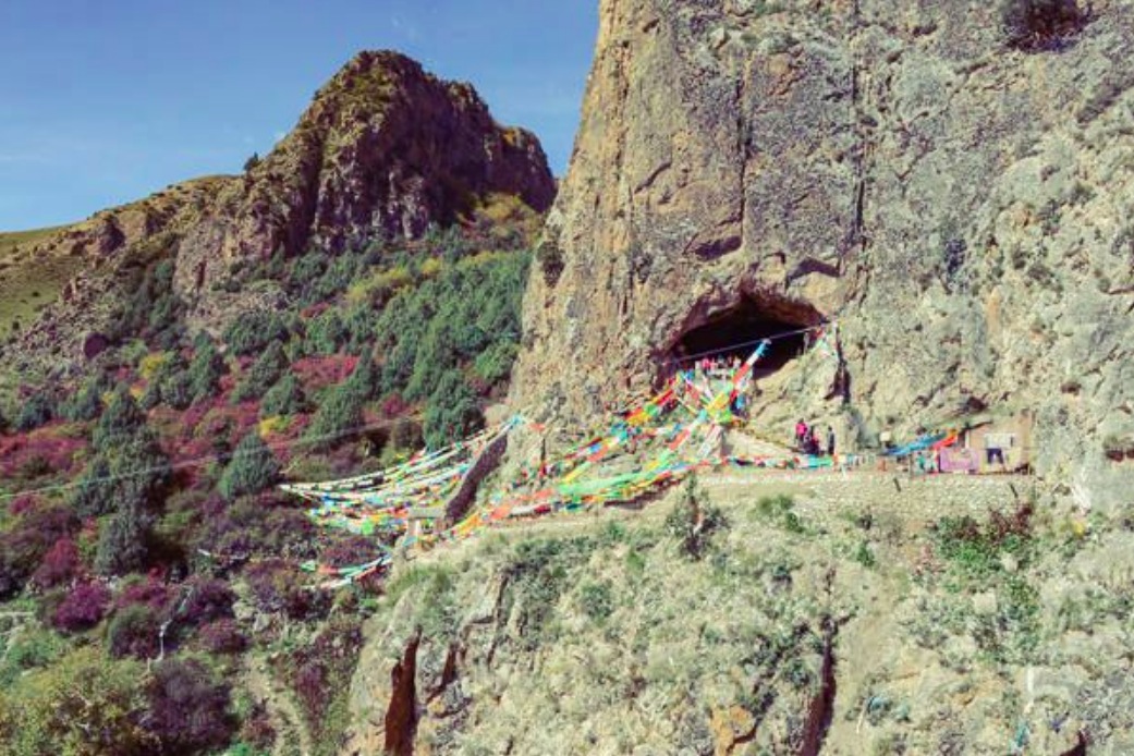 Samadhi caves in Tibet
