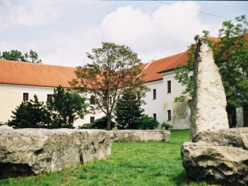Мегалитический комплекс в Голиче —Holíč ancient megalithic site