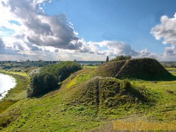 Олегов курган — курганная группа р.Волхов