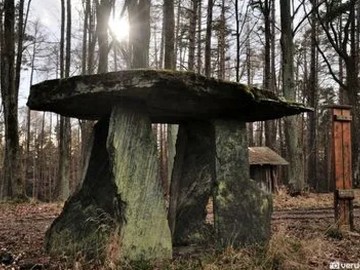 Каменный стол Подвеки — Ратай-над-Сазавой