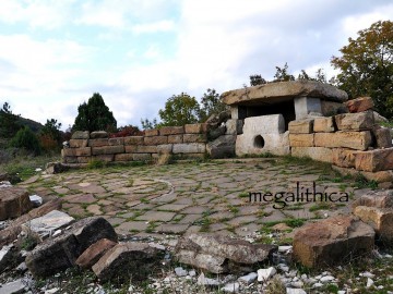 Дольмен г.Нексис 2 — Лунный