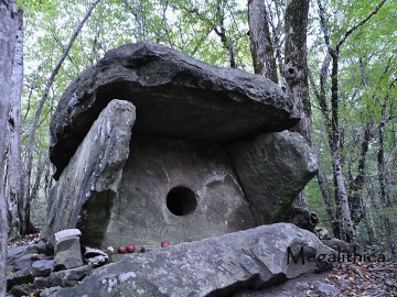 Дольмен Панасовой щели-1 — Патриарх
