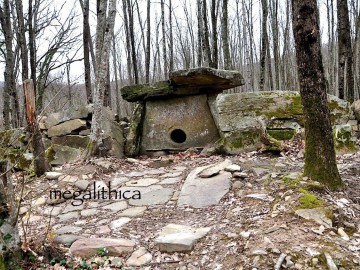 Дольмен Абрамова щель